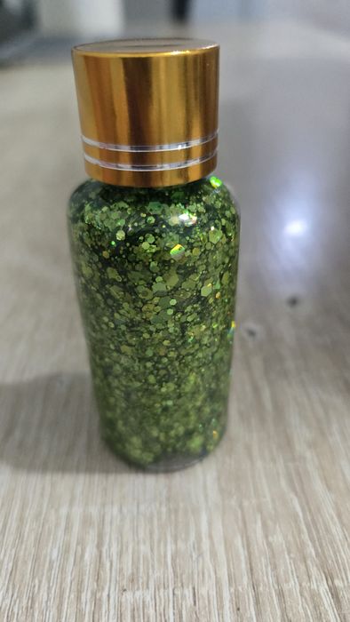 Продам глиттер блёстки 35 мл есть 18 шт