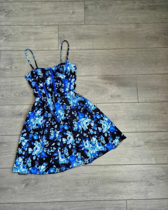 Дамска рокля нова универсален размер 6