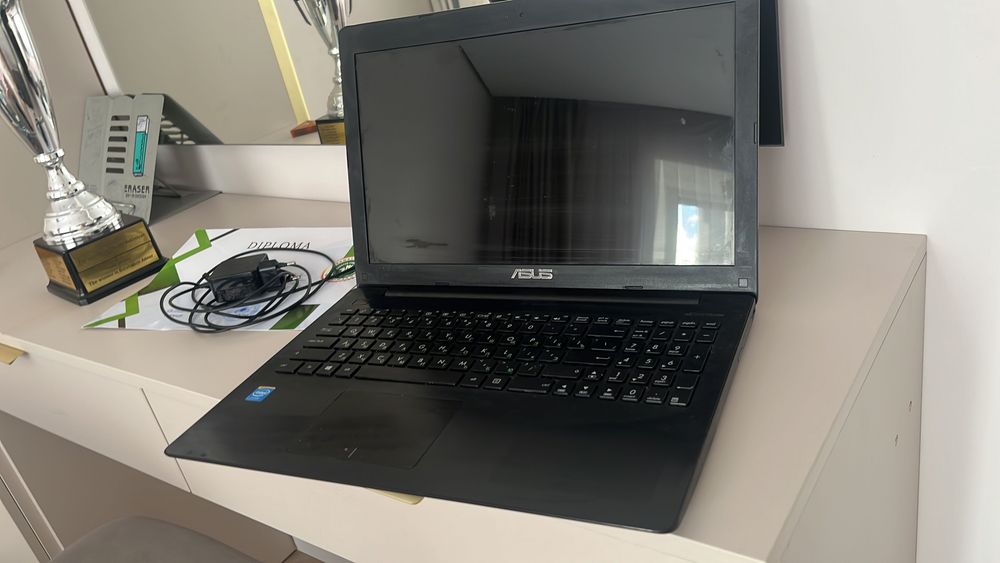 Ноутбук ASUs продам срочно