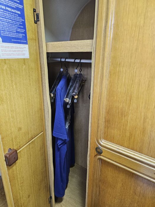 Прицеп-дом (дача на колёсах) сотилади.