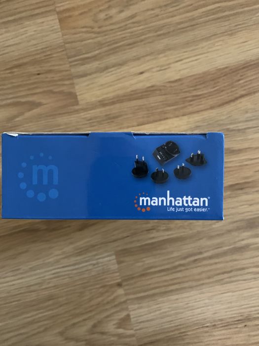 Adaptor priza universal