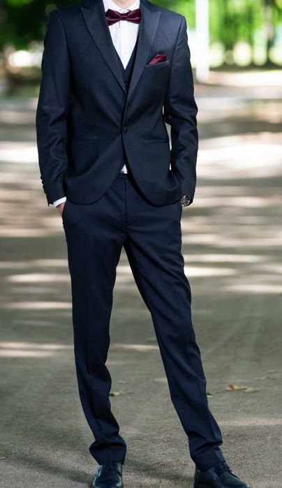 Официален мъжки костюм