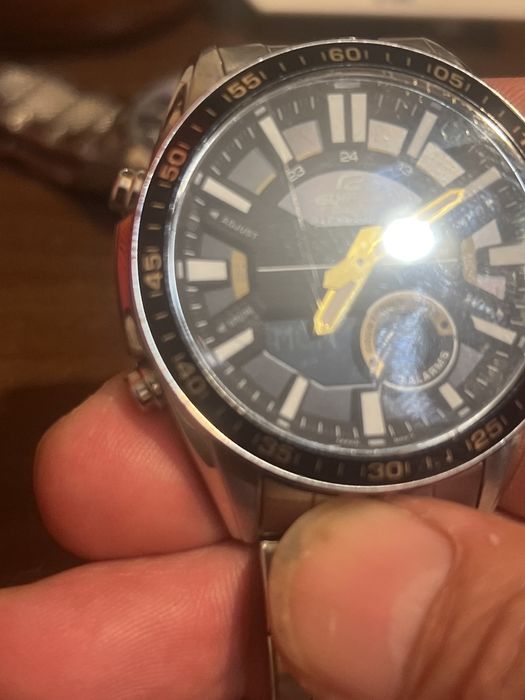 CASIO EDIFICE много красив часовник с черен циферблат. Тежък  и красив