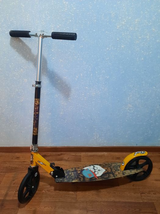 Самокат в отличном состоянии, мало использовано без повреждения