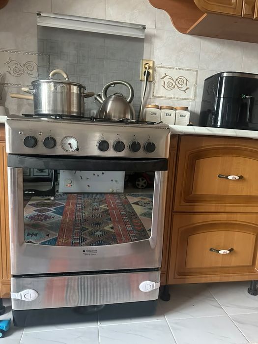 Газ плита "Hotpoint Ariston"