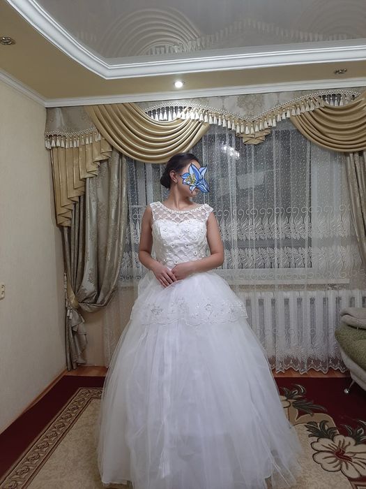 Продается платья свадебные