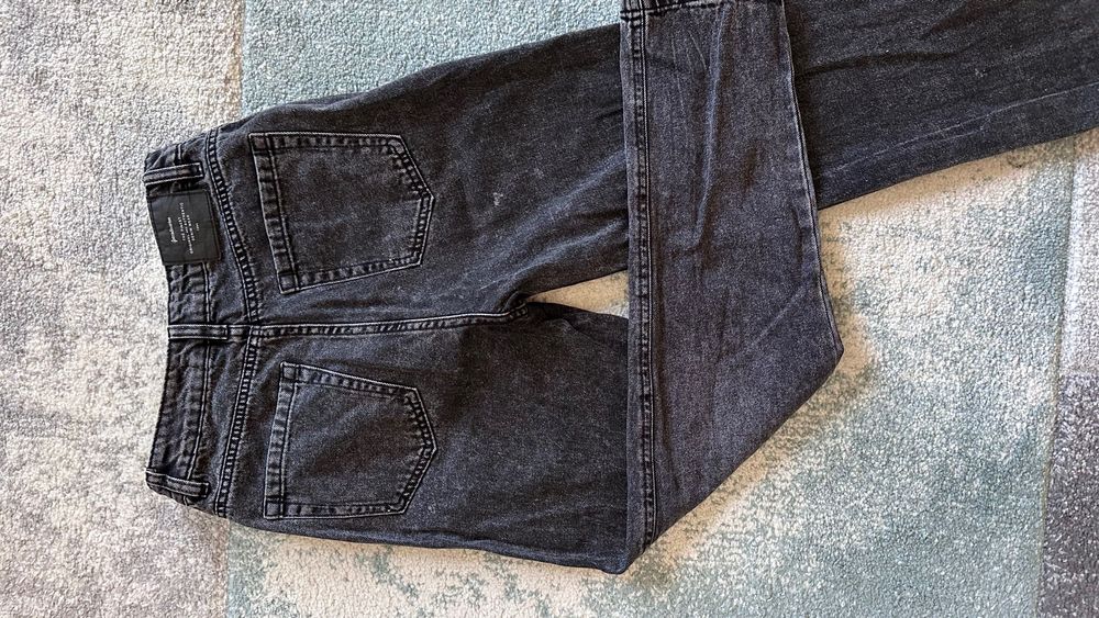 Дънки захабено черни Stradivarius