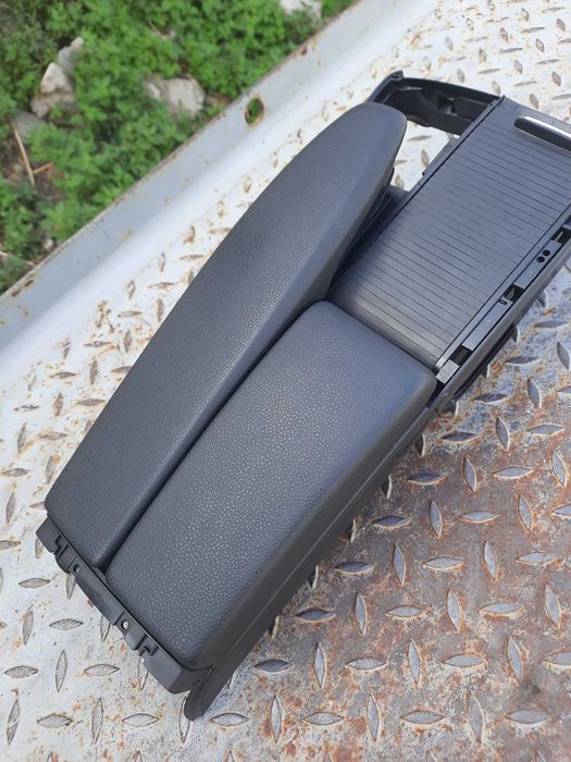 Подлакътник Мерцедес W204