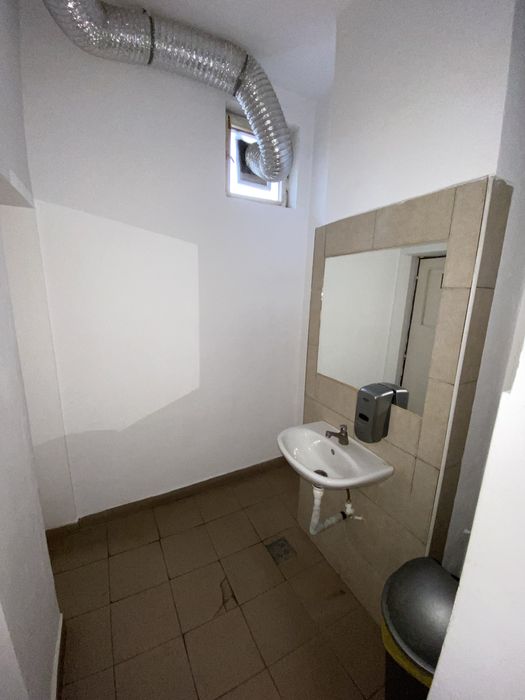 Spatiu comercial 220 mp