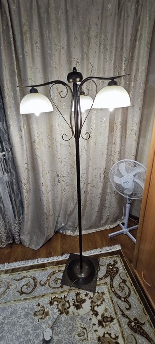 Продам люстру и два торшерак