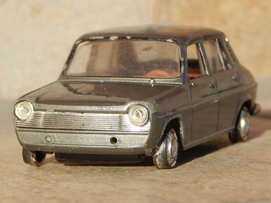 Macheta Simca 1100 1968 scara 1:43 uzata cu multe lipsuri pt diorame