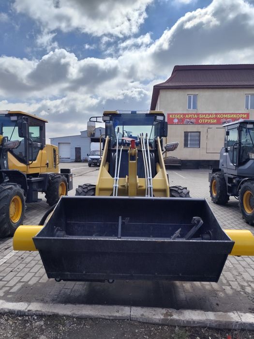 Погрузчик 938 новый без пробег