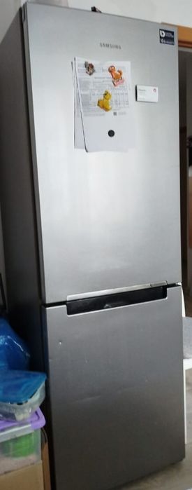 Продам-  Холодильник на запчасти или под ремонт 
Продаю холодильник на