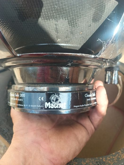 Бас каса за кола