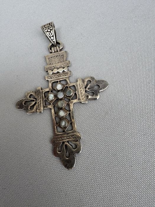 Cruce din argint si sidef