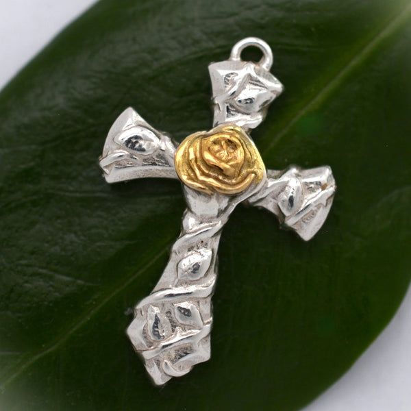 Сребърен медальон кръст 925 с роза – артистичен женски дизайн