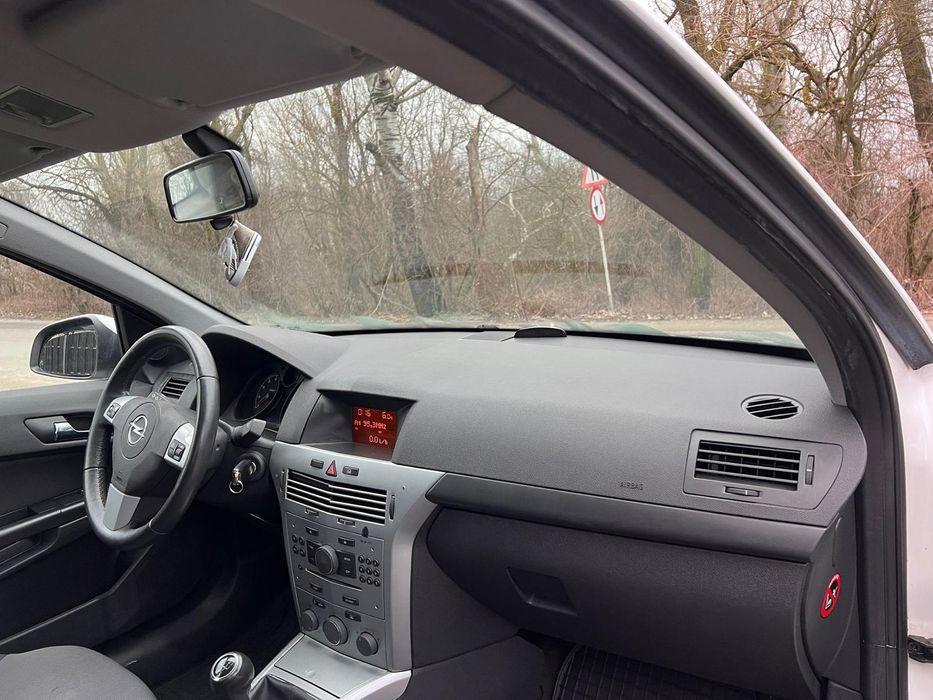 Opel astra h 2013 rulaj doar 100.000 real