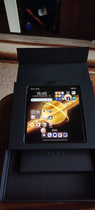 Vând Honor Magic V3