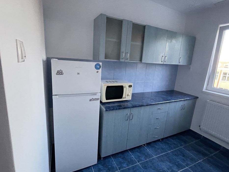 Inchiriez apartament 3 camere