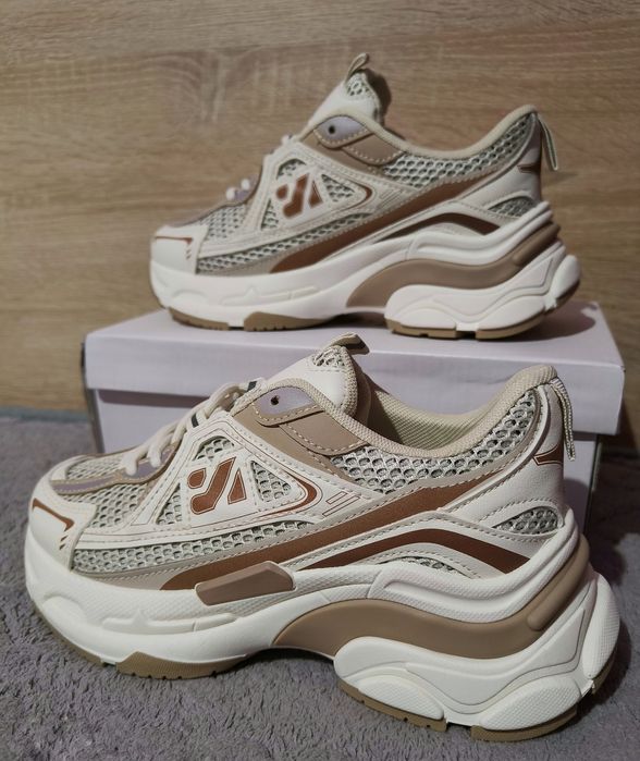 Adidași noi de damă