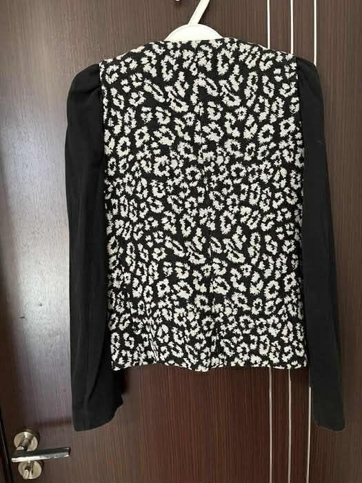 Сако на марката MANGO