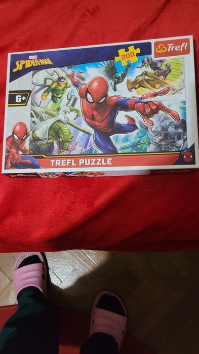 Vand puzzle Spider Man cu 200 piese pentru copii de peste 6 ani