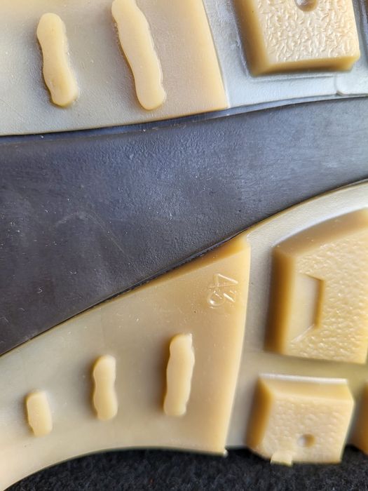 Bocanci de munte Meindl 38 39 si Eddie Bauer 43  Noi