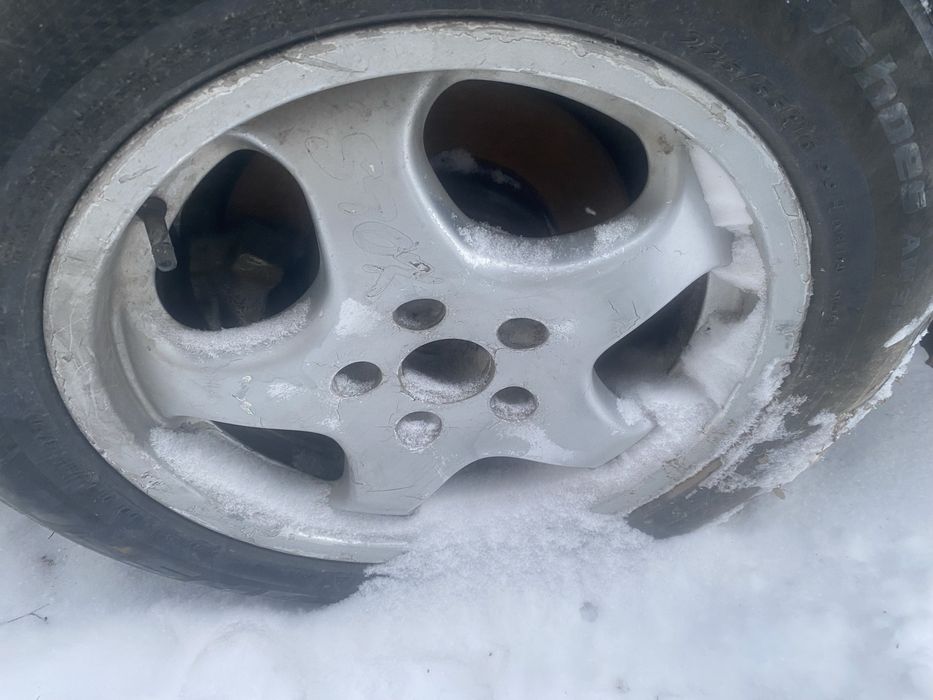 Покрышка с титанка R16