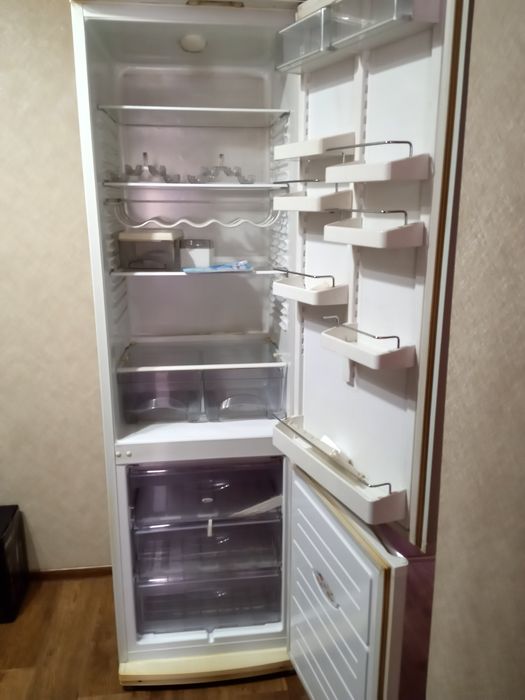 Продам холодильник. Атлант.