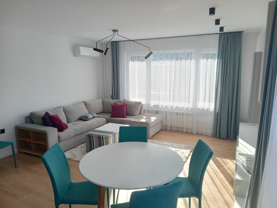 Дава под наем луксозен тристаен апартамент в кв. Изток