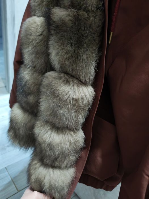 Продам парку новую.