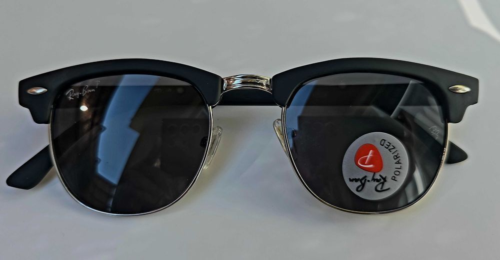 Ochelari de soare Rayban Clubmaster rama argintie.