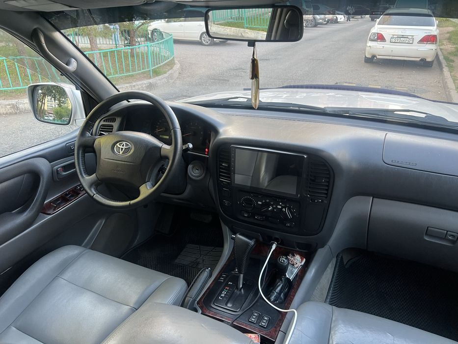 Toyota Land Cruiser 100