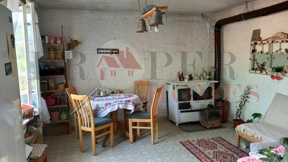 Реновирана Двуетажна Къща за Продажба