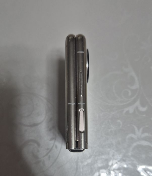 Срочно продам Huawei P50 Pocket Premium Edition 12/512GB