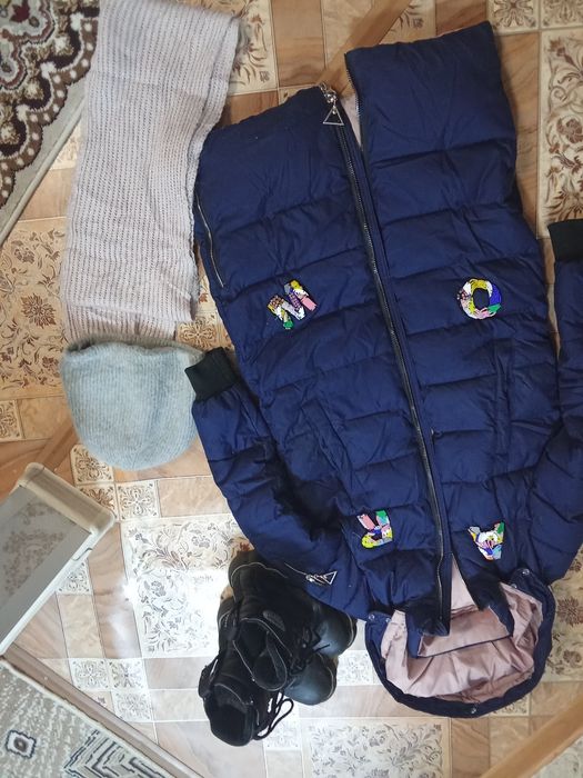 Продам куртки для девочки 11-13лет
