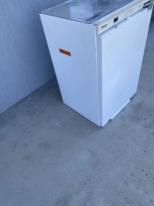 Малък  фризер за вграждане Миеле
