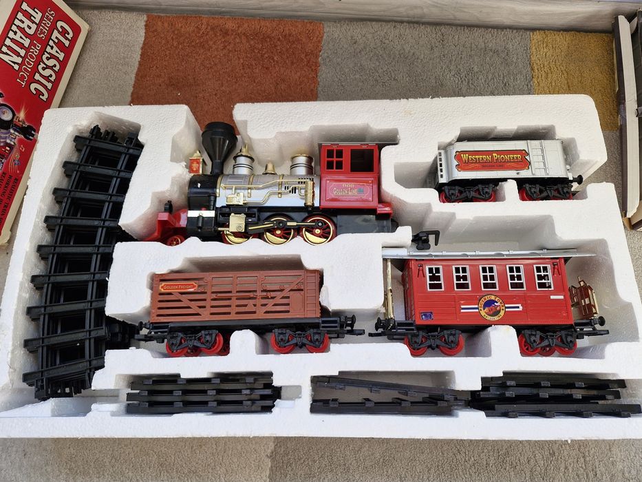 Детски игри с влакчета и колички