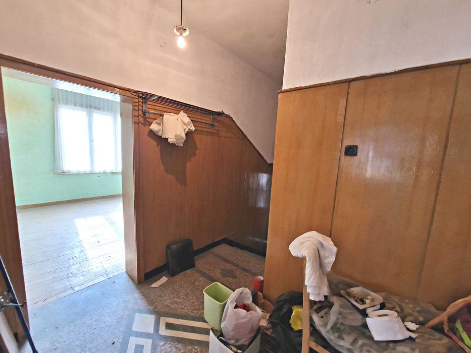 Продавам тристаен 128кв. 1ет. с гараж в гр.Асеновград, широк център