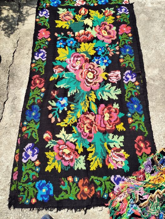 Covoare din lana si penea, țesute de mana