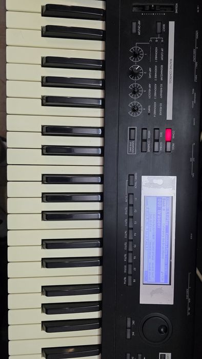 Korg TR 61, are 64 MB ram stare foarte buna orga profesionala