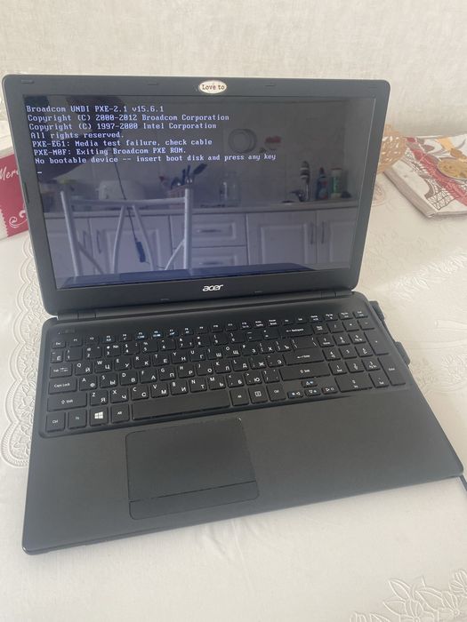 Продам недорого ноутбук Acer