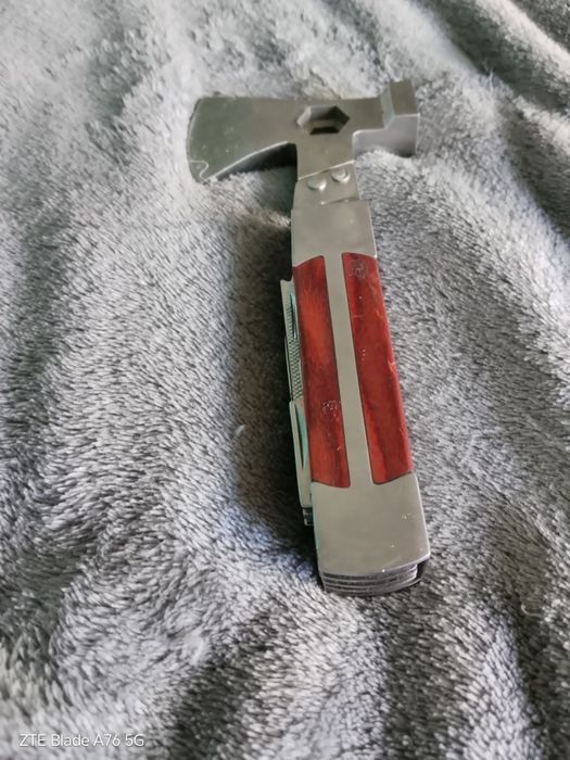 Продавам брадва за очеляване