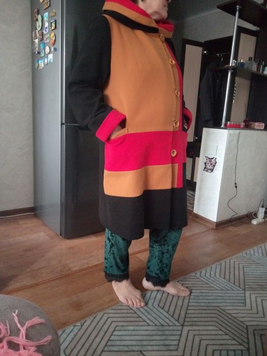 Пальто б/у , драповое .