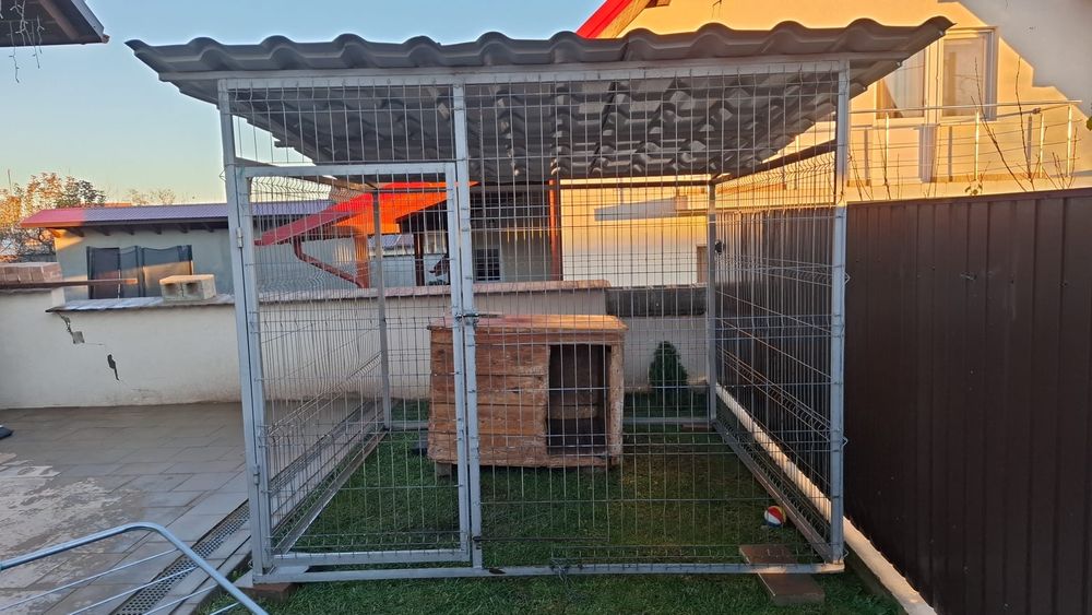 Vand țarc pentru caine cu tot cu cusca