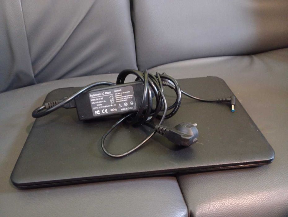 Лаптоп HP с SSD, 15 инчов, работи + подарък нова мишка