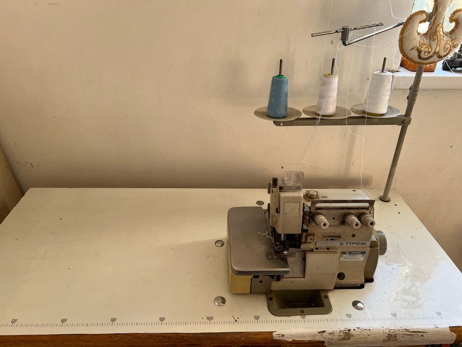 Оверлочная машинка