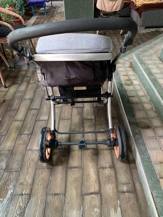 Детская коляска.