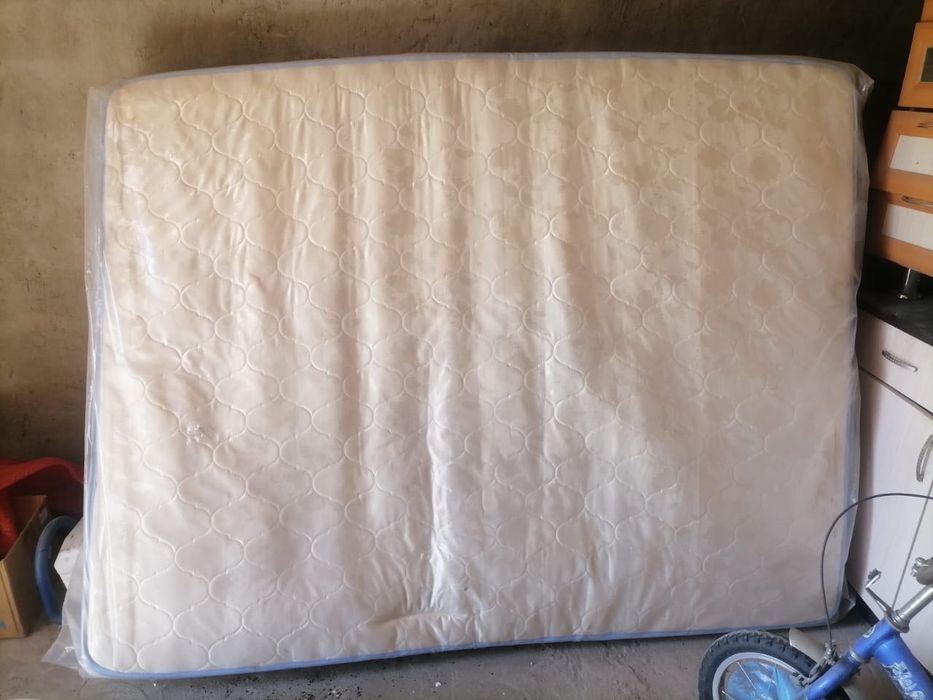 Продам б/у матрас