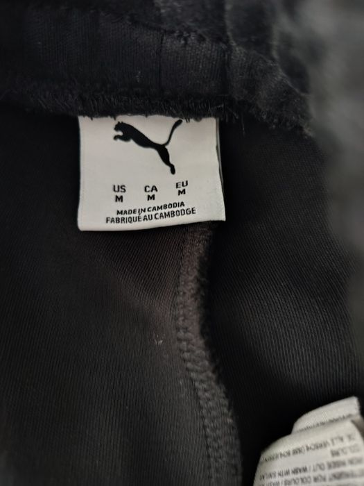 Анцунг PUMA запазен и много удобен,размер М.